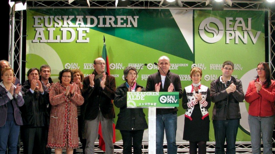 2011-11-17 Antiguako Gaskuña plazako ekitaldi politikoa