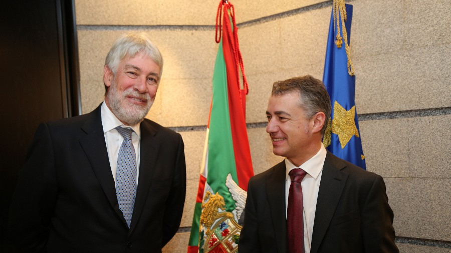 Iñigo Urkullu con el embajador de Gran Bretaña