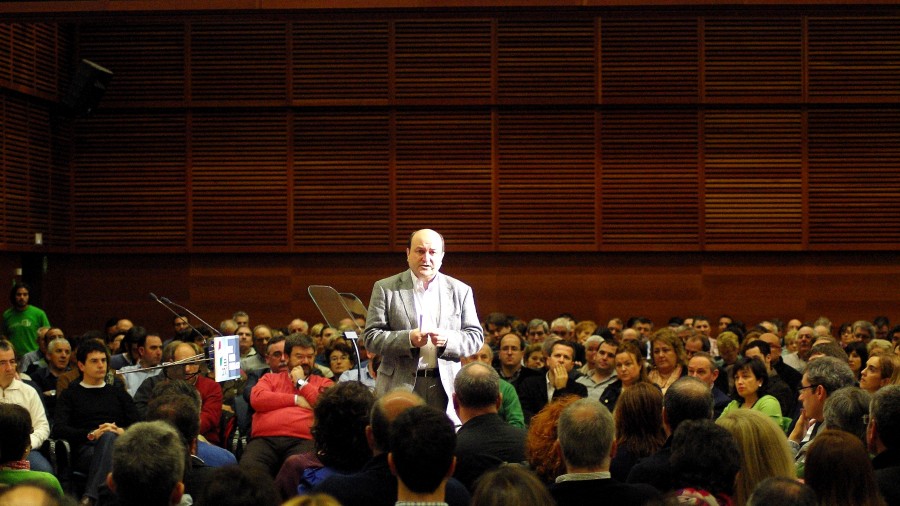 Acto municipal en  Kursaal