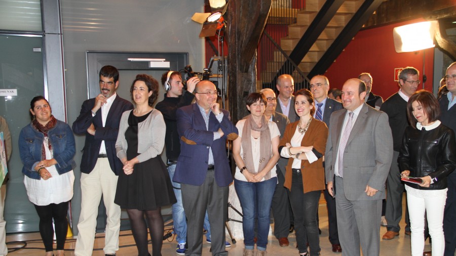 Izaskun Bilbao eta Andoni Ortuzar Euskaltzaindiaren egoitzan