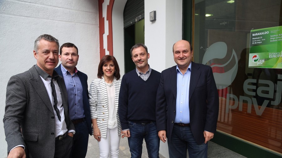 Izaskun Bilbao, Iñigo Urkullu, Andoni Ortuzar en el mitin de Barakaldo