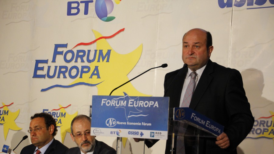 Andoni Ortuzar Forum Europa tribunaren informazio gosarian