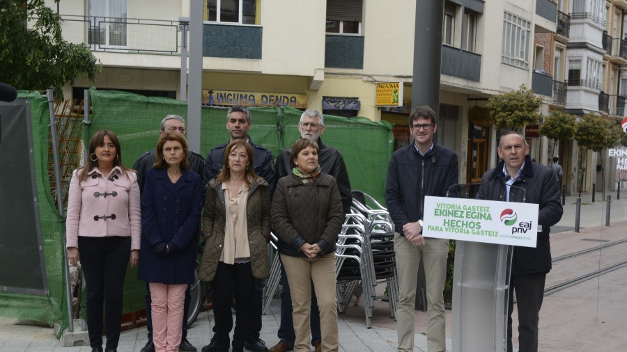 Gorka Urtaran ampliará el tranvía a Salburua y Zabalgana