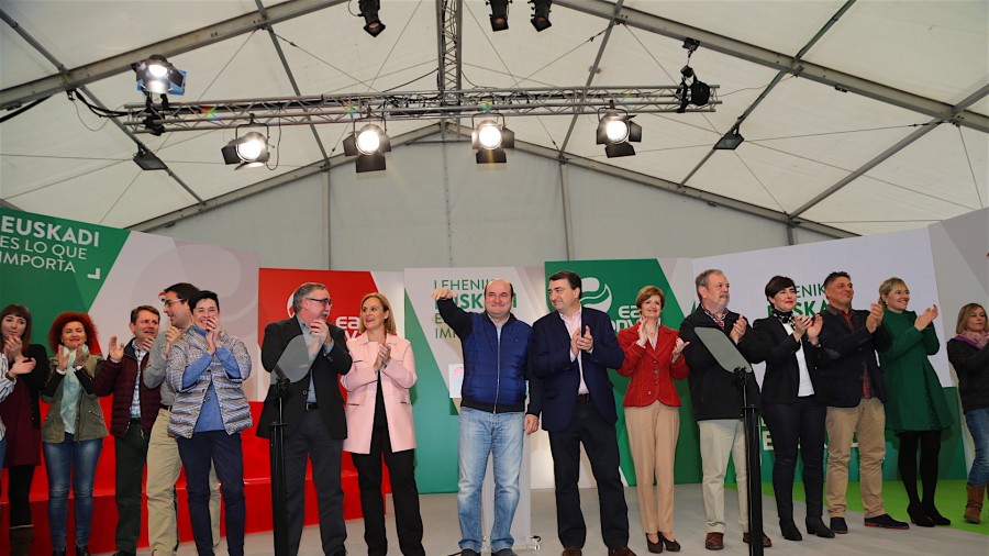 Mitin en Basauri - Aitor Esteban, Andoni Ortuzar