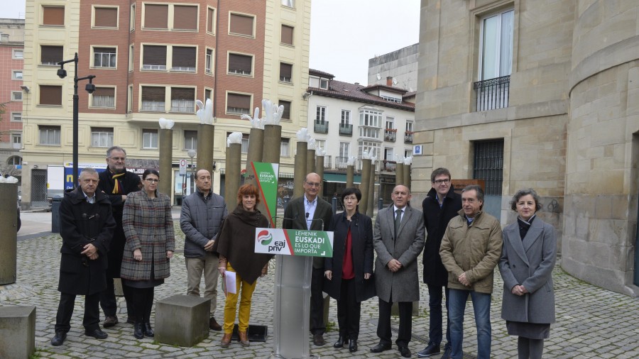 Mikel Legarda, Almudena Otaola. Recentralización