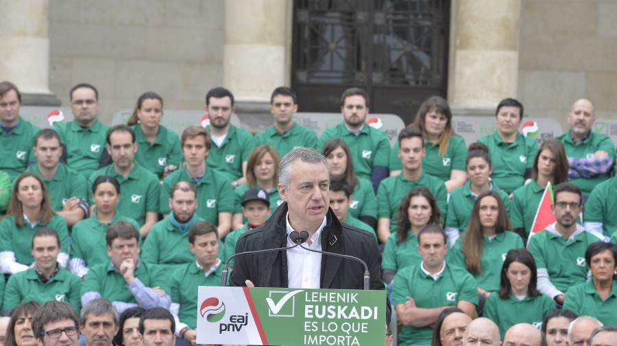 Acto en Vitoria-Gasteiz. Mikel Legarda, Iñigo Urkullu, Andoni Ortuzar