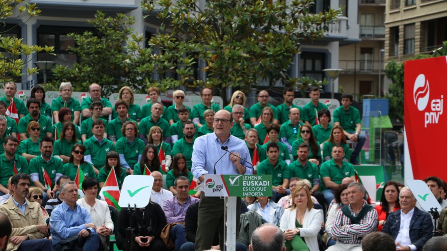 Acto en Donostia. Joseba Agirretxea, Joseba Egibar, Iñigo Urkullu