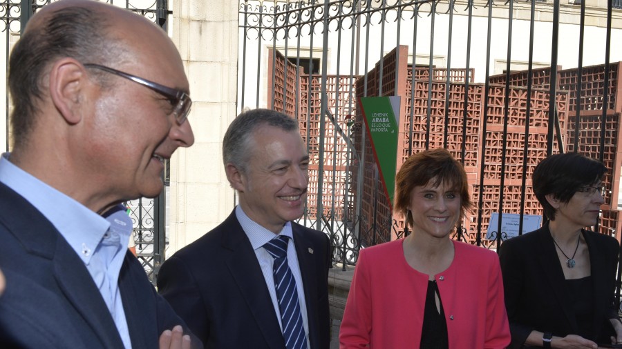 Vitoria-Gasteiz. Acto Autogobierno. Iñigo Urkullu, Mikel Legarda, Ramiro González