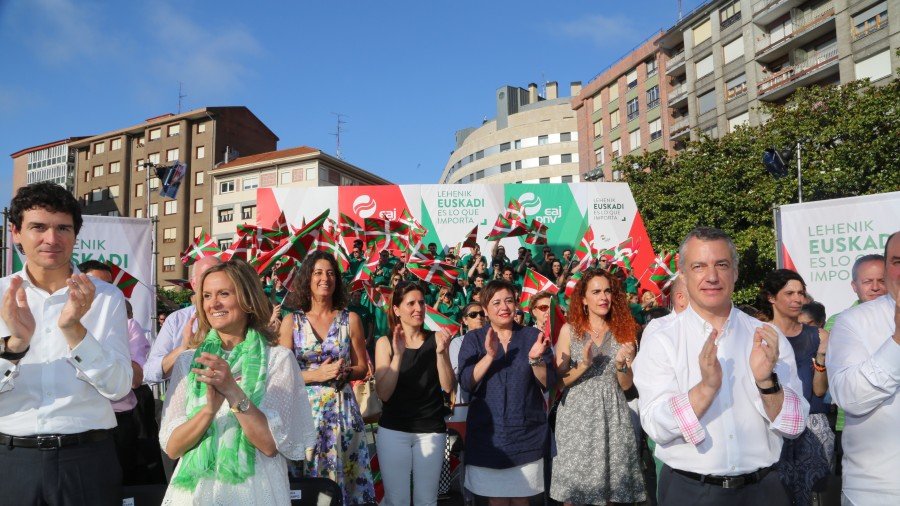 Acto en Barakaldo. Iñigo Urkullu, Andoni Ortuzar, Aitor Esteban