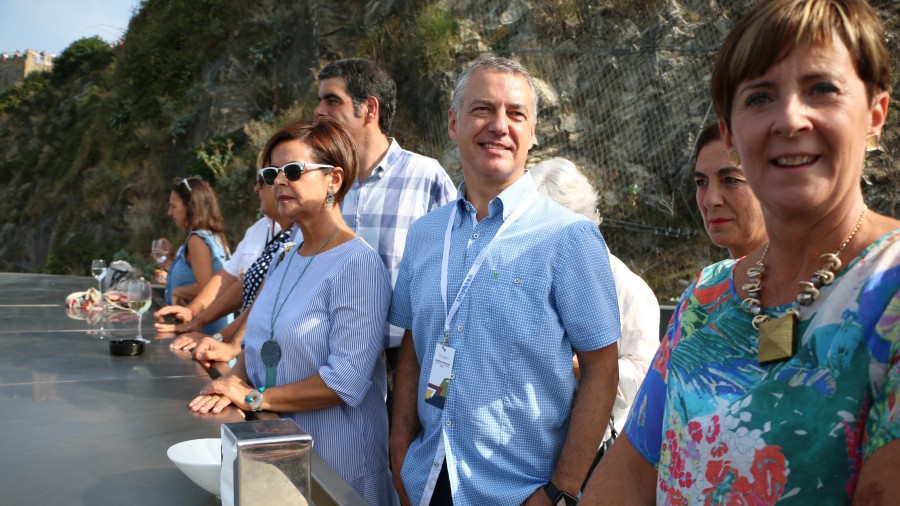 Iñigo Urkullu en las regatas de Donostia