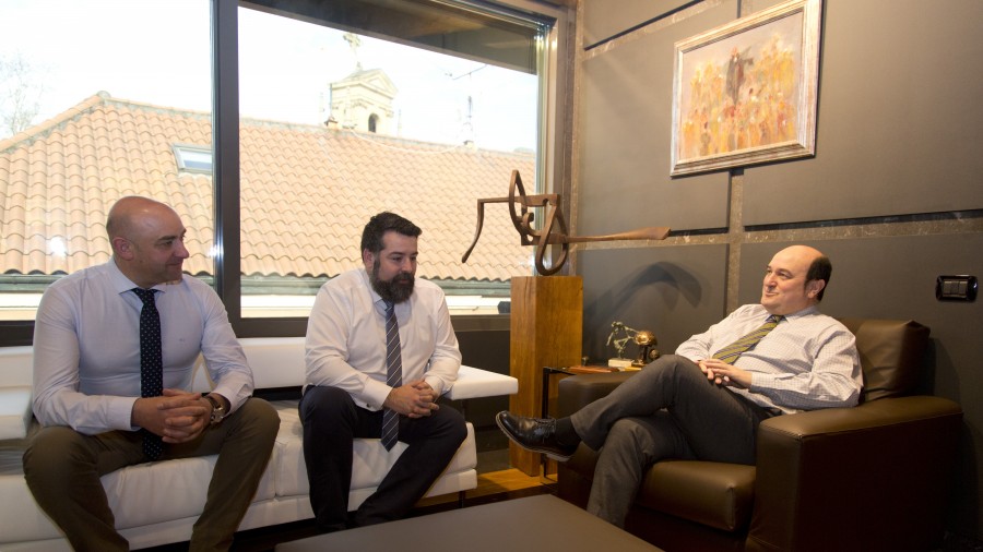 Reunión Andoni Ortuzar y Juan Carlos Piñeiro, secretario general de Compromiso por Galicia