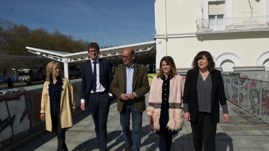 Mikel Legarda, Almudena Otaola. Acto sectorial sobre infraestructuras. Vitoria-Gasteiz