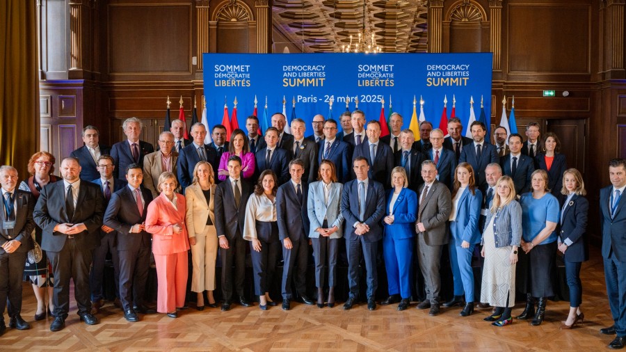 Oihane Agirregoitia Parisen Demokraziaren eta Askatasunen alde egin den Gailurrean