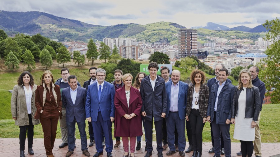 EAJ-PNV presenta su proyecto para mejorar toda Bizkaia partiendo de los tres ejes que definen la identidad del territorio: la costa, la ría y el verde de la naturaleza