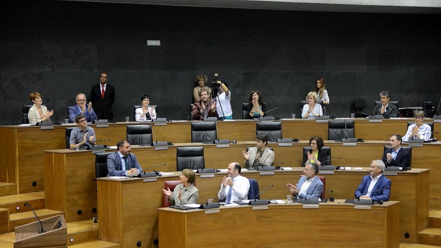 EAJ-PNVren Napar Buru Batzarrak bere “poztasun handia” adierazi du Unai Hualde Foru Parlamentuko presidente aukeratua izan delarik 