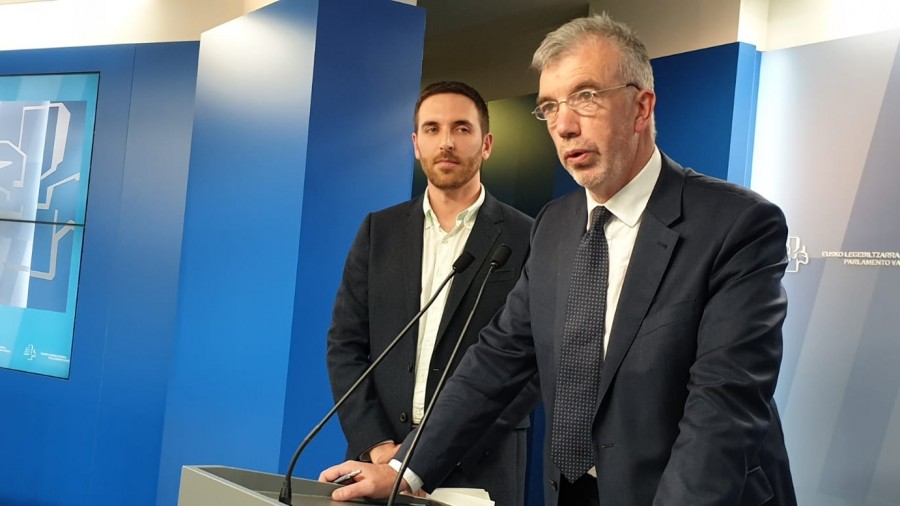 EAJ-PNVk eskola jantokien Batzordearen zuzenketak erretiratu ditu oposizioak antolatu duen 