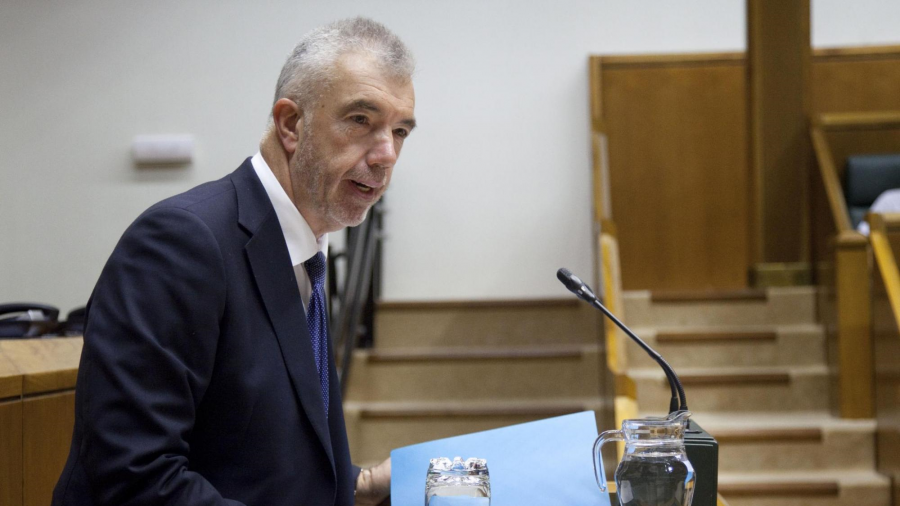 EAJk babestu egiten du Hezkuntza Sailak ikastetxeetako jangeletan egindako kudeaketa, eta desgastatzeko asmoz egin dioten 