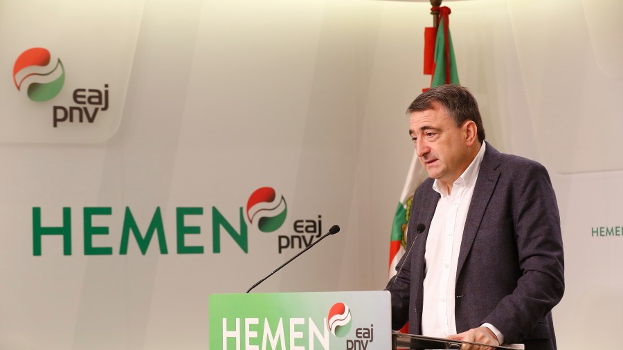 Esteban: “Agerikoa da Estatu ereduak porrot egin duela, premiazkoa da Euskadi eta Kataluniako lurralde auzia konpontzea” 