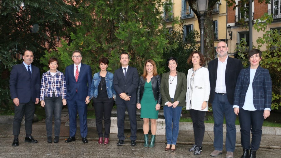 EAJ-PNVren botoak Senatuko Autonomia Erkidegoetako Batzordearen bilera egitea ahalbidetu du coronavirusaren aurkako borrokan “euskal Administrazioen proposamen eta ardurak eztabaidatzeko”