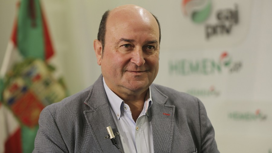 Ortuzar: “Es curioso que Bildu aquí y el PP en Madrid tengan la misma estrategia de relación con sus Gobiernos”