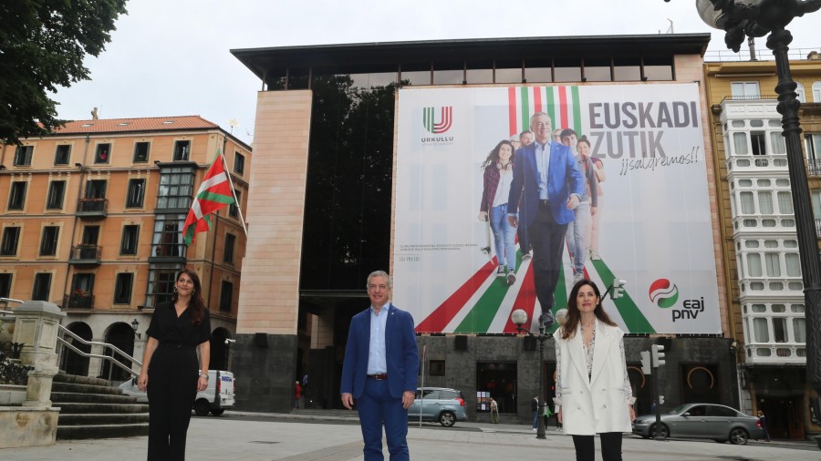 Pandemiaren ondorioei aurre eginez EAJ-PNVk “Euskadi zutik jartzeko” hartu duen erabakia helarazi nahi diote Urkulluk eta Ortuzarrek gizarteari