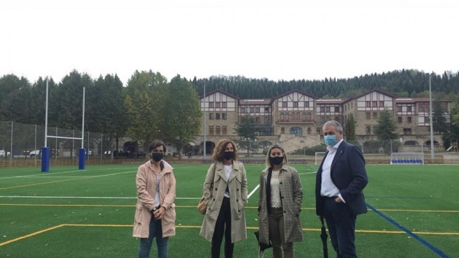 Amurrio ya utiliza el campo de fútbol multifuncional construido a través del Plan Foral de Obras y Servicios
