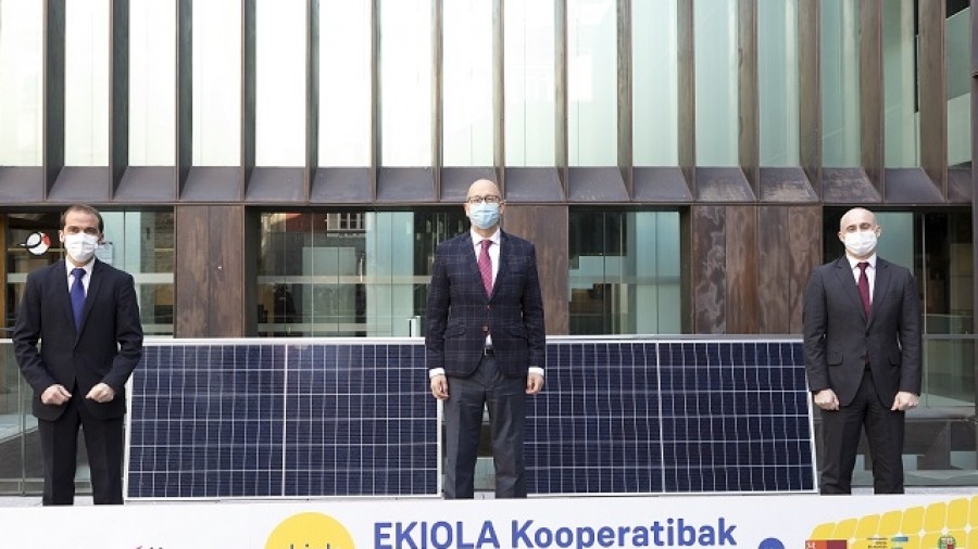 Arabak eguzki-energia sortzeko herritarren kooperatibak ezartzea bultzatuko du Kuadrilla guztietan
