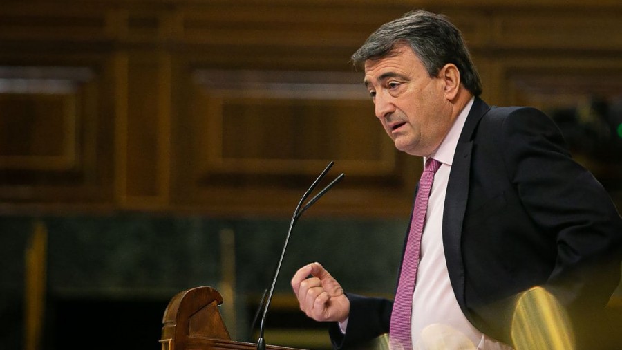 Aitor Esteban Pedro Sánchezi: “Alarma egoera erretiratzea ausarkeria hutsa da”