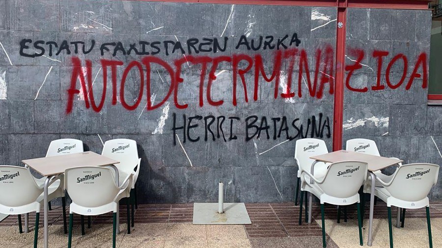 Vitoria-Gasteizen Lakuako batzokiari egin zaion erasoa salatu eta gaitzetsi du ABBk 