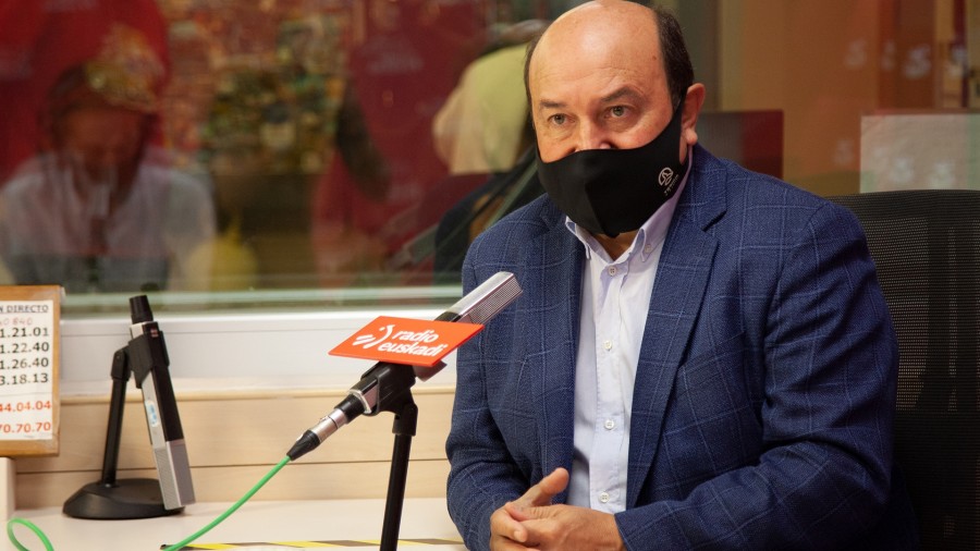 Ortuzar: “Casado, Merkelengana baino, Orbánengana hurbildu da; Partido Popularra muturreko eskumarantz eramaten ari da” 