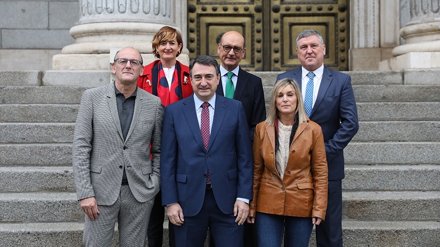 Euskadiko erakundeei frankismo garaian atzeman zitzaion dokumentazioa itzultzeko eskatu du Euskal Taldeak 