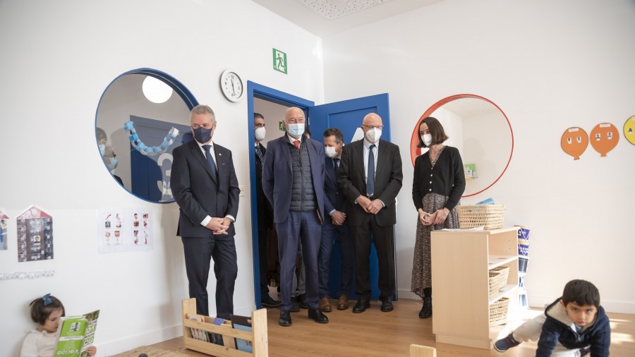 Urkullu Lehendakariak Larrun école basco-française ikastetxearen inaugurazio-ekitaldian parte hartu du, Euskadiko mugaz gaindiko lehen ikastetxea