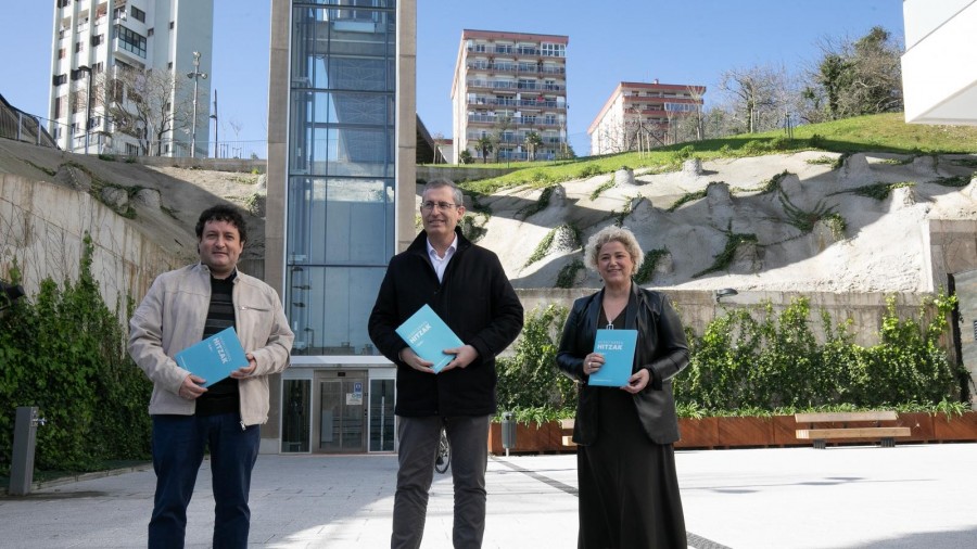 El diputado general se ha reunido con el alcalde de Zarautz para conocer los principales proyectos locales