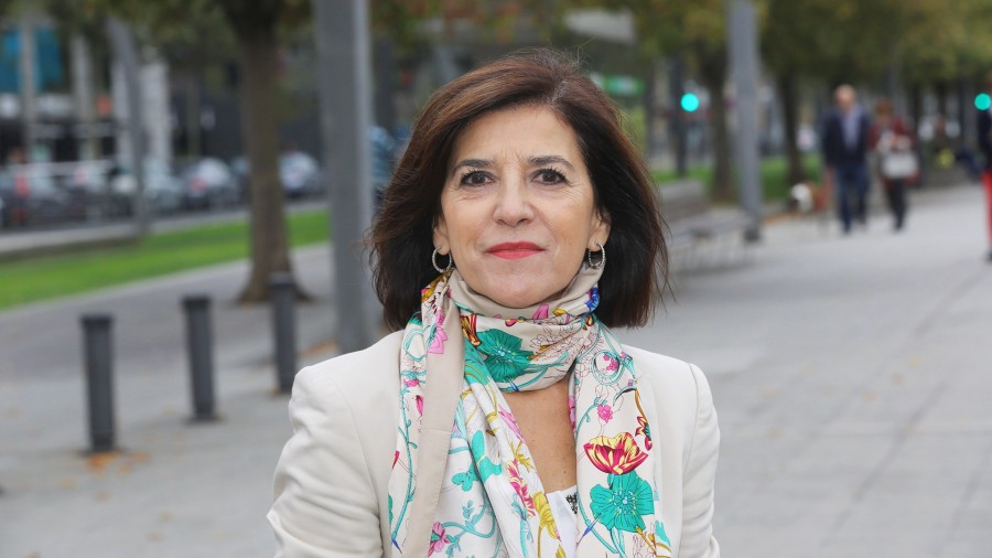 Izaskun Bilbao protesta contra la invasion: “Gora Ukrania Askatuta. Rusos si, Putin no”