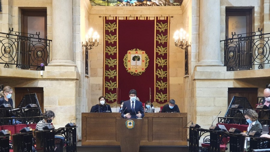 Unai Rementeriak hiru foru aldundien artean koordinatutako eta Bizkaian neurri horiek 100 milioi euro inguruko pizgarria ekarriko duten neurri-sortaren xehetasunen berri eman du