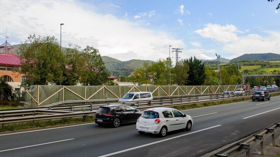 EAJ-PNV considera incomprensible la demora en la instalación de paneles en la ikastola, teniendo la solución ya sobre la mesa