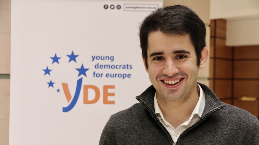 Asier Areitio aho batez berraukeratu dute Europako Alderdi Demokrataren gazte erakundeko presidente 