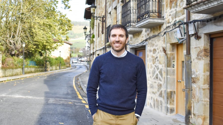 Mikel Arruabarrena Azpitartek Elorrioko Alkatetzarako hautagaitza onartu du “gure udalerria biziberritzeko” erronkari heltzeko 
