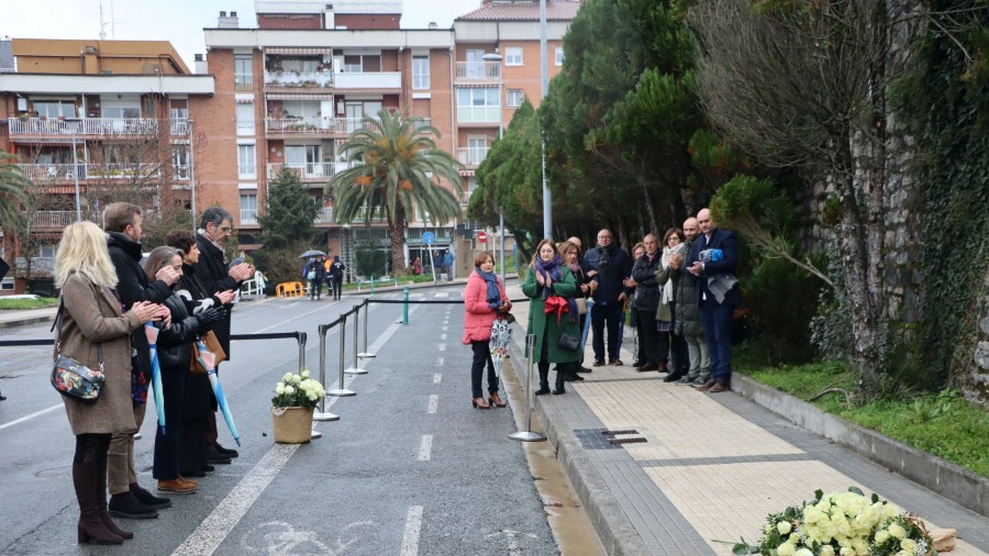 Udalak plaka bana jarri du gaur Juan Antonio Marcos González eta Miguel Ángel Iñigo Blancoren omenez