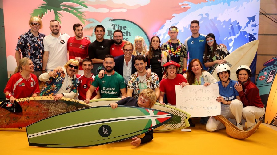 'The Beach Boys & The Jai Alai Girls', amaiera bikaina euskal surf eta pilota selekzioen jaiari 