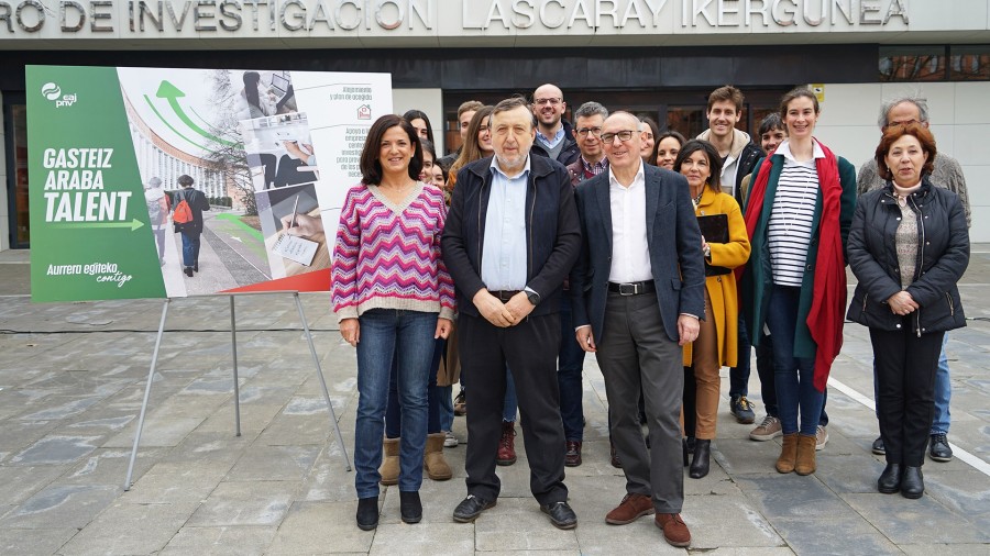 Beatriz Artolazabal y Ramiro González anuncian la creación de un servicio para atraer y retener talento, 'Gasteiz-Araba Talent'