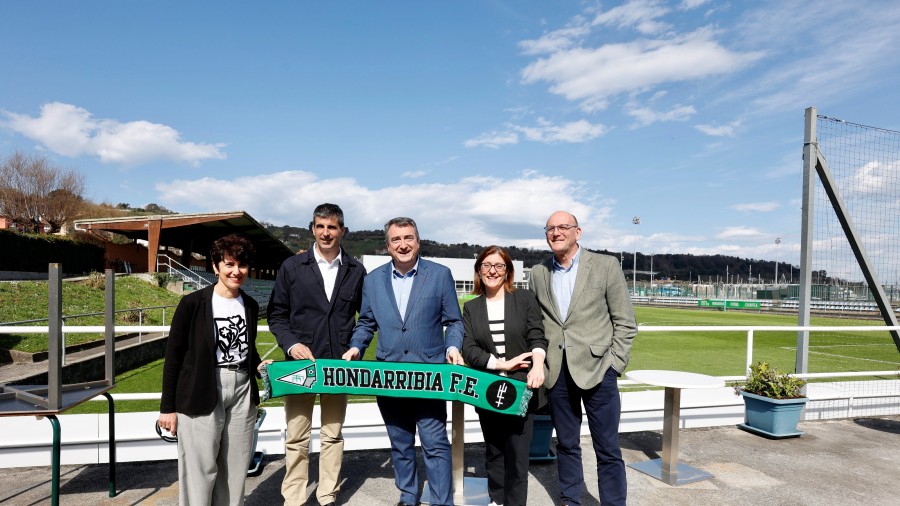 Aitor Esteban confía en dar una pronta solución al conflicto de Costas en Hondarribia