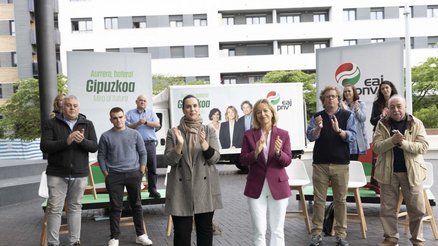 La candidata a la alcaldía de EAJ-PNV Maria Otaegi presenta un equipo sólido para abordar el cambio que necesita Astigarraga