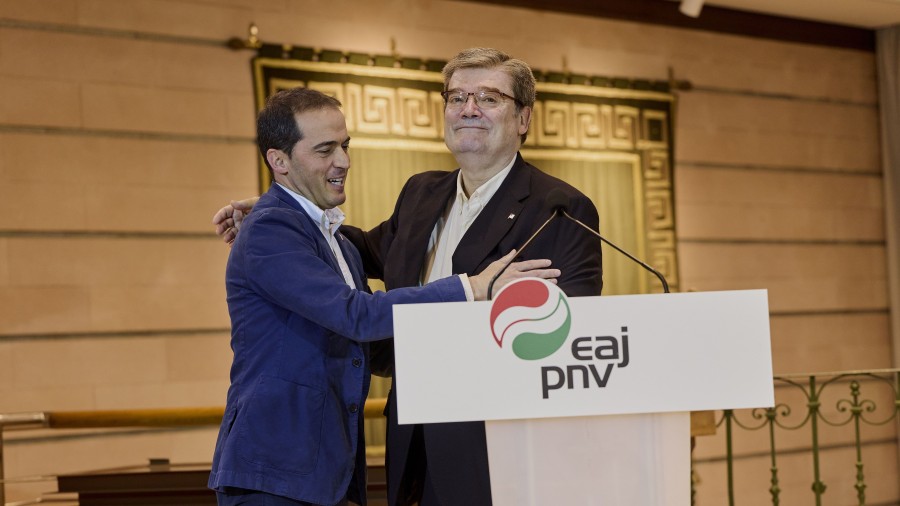El presidente del BBB traslada al alcalde Juan Mari Aburto el reconocimiento a su compromiso y sus valores