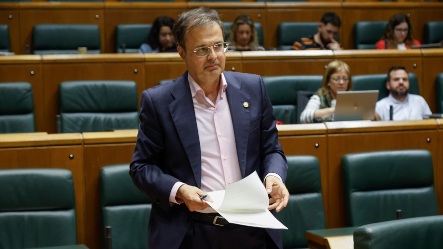 Osasun ministroak Esparru-estatutuaren inguruan adostasunak eraikitzeko aukera galdu duela salatu dute Eusko Jaurlaritzako Osasun sailburuak eta Autonomia Erkidegoek 