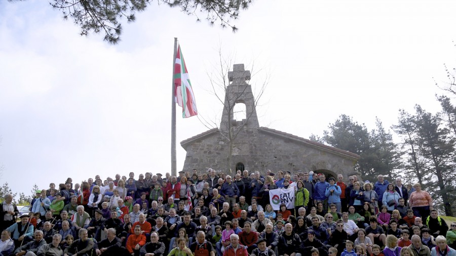Jeltzale askorekin batera igo da gaur Andoni Ortuzar Bizkargira hildako gudariak omentzera