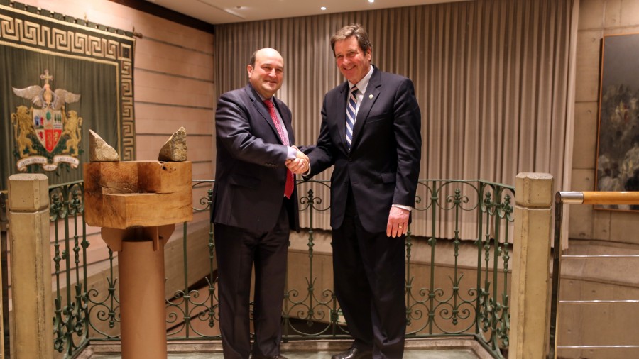 Andoni Ortuzar anima al congresista John Garamendi a seguir ejerciendo de “embajador de los vascos” en Estados Unidos