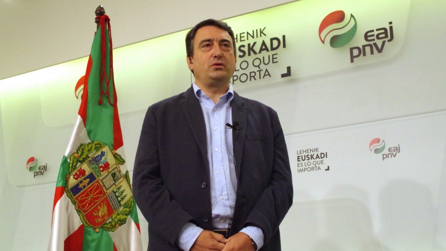 Alderdi Popularra eta Ciudadanos elkarri hurbilduta “guk are irmoago esaten diogu ezetz Rajoyri”, adierazi du Aitor Estebanek