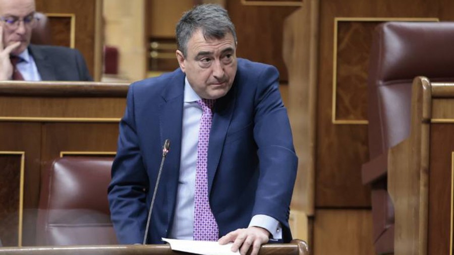 Aitor Estebanek salatu du Gobernuak “gezurrezko itxiera” eman diola Pegasus eskandaluari, CNIren legea aldarazteko konpromisoan atzera egitean 