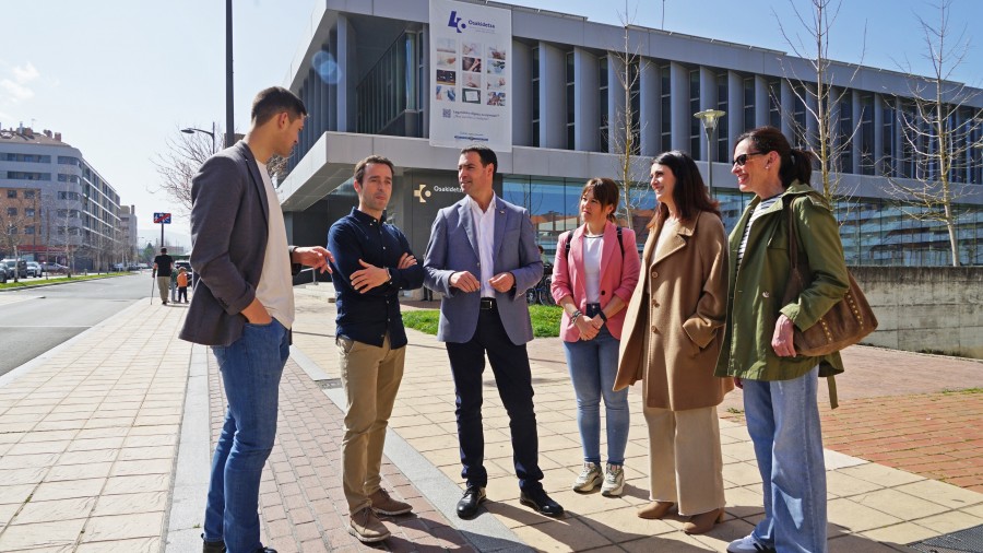 Vitoria-Gasteizko Alde Zaharrean hiru urteko epean osasun zentro berri bat inauguratuko dela hitzeman du Pradalesek 